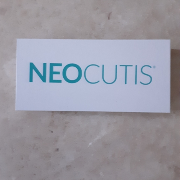 NEOCUTIS ( NEO CUTIS ) JADE DOUBLE ROLLER - Picture 2 of 5